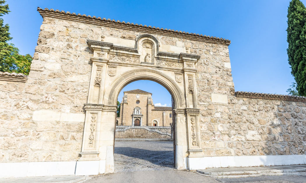 ¿Por qué visitar el Monasterio de la Cartuja?