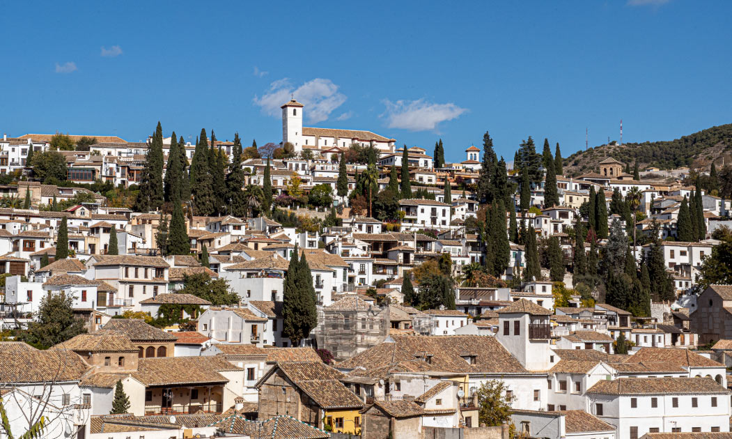 San Nicolás, la iglesia que abraza Granada desde las alturas