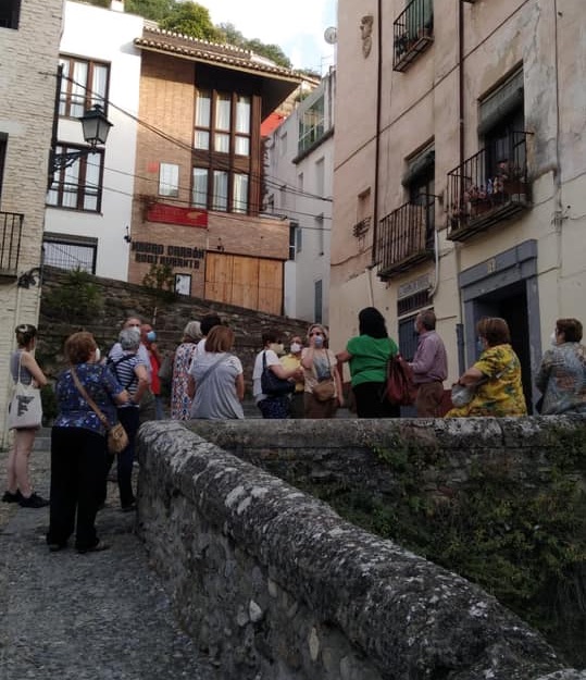 Grupo haciendo la ruta Juan Latino: de esclavo a catedrático